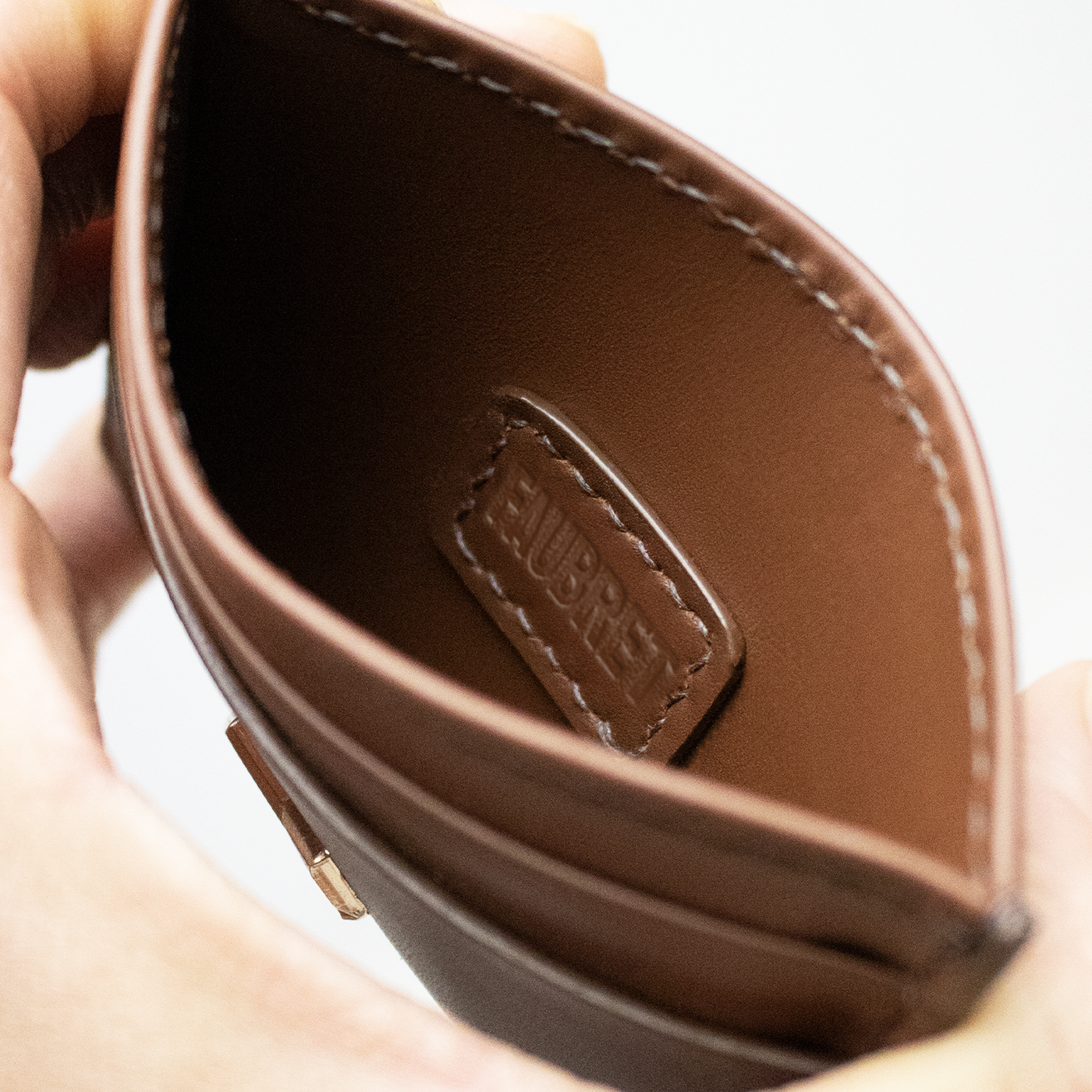 Intérieur en cuir lisse et étiquette Faubret