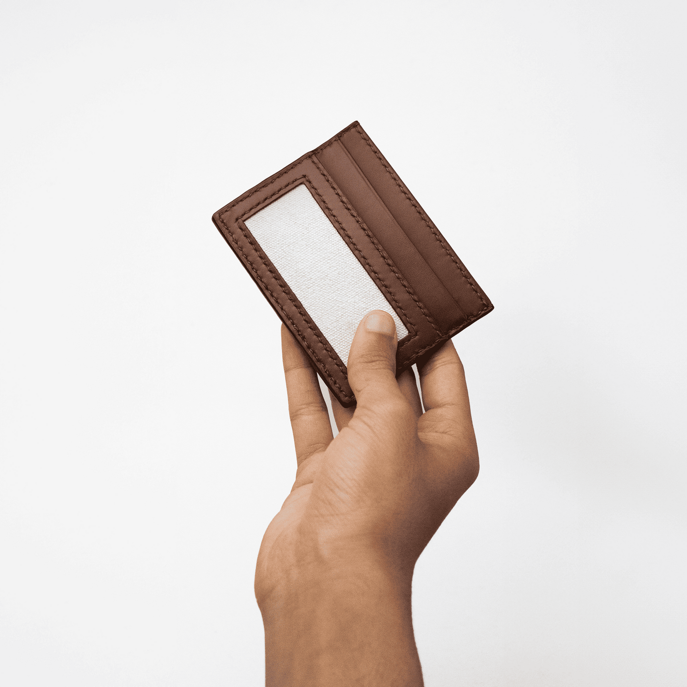 Porte-cartes d'identité prise en main