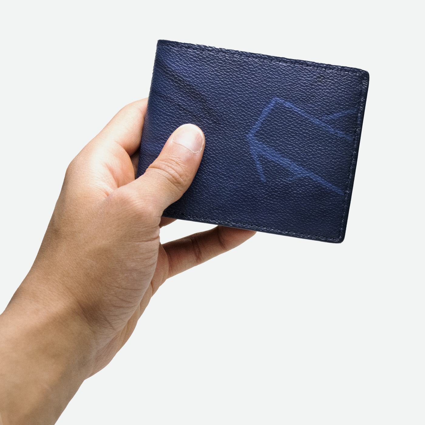 Double porte-cartes en toiles et cuir tenu en main.