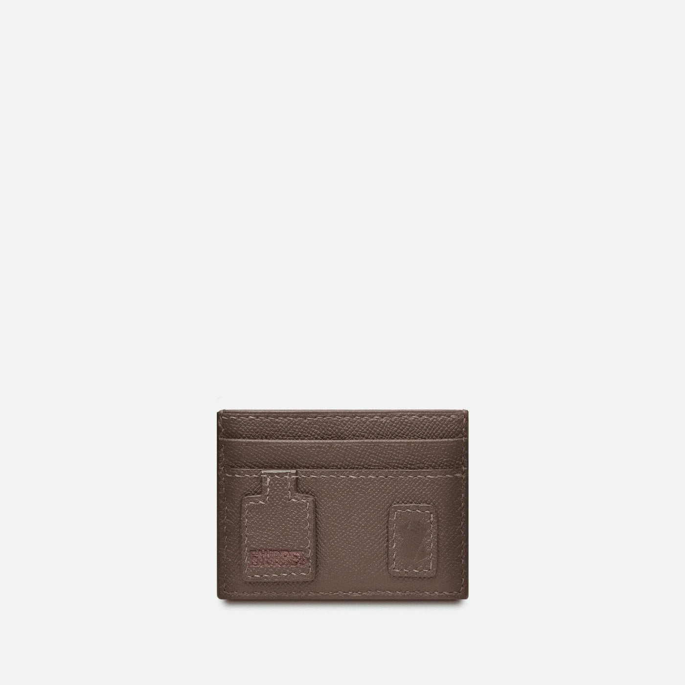 Un porte-cartes de crédit pour hommes en cuir grainé marrons.