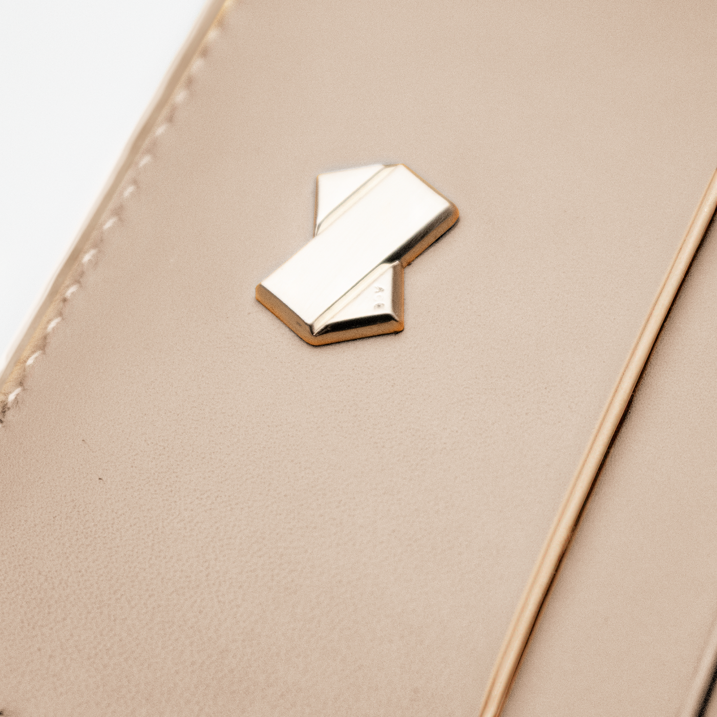 Compartiment pour carte orné de logo Ace doré